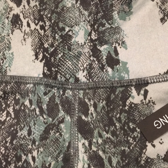 EVCR Snake Print Crop High Waist Leggings Size S - Picture 6 of 8